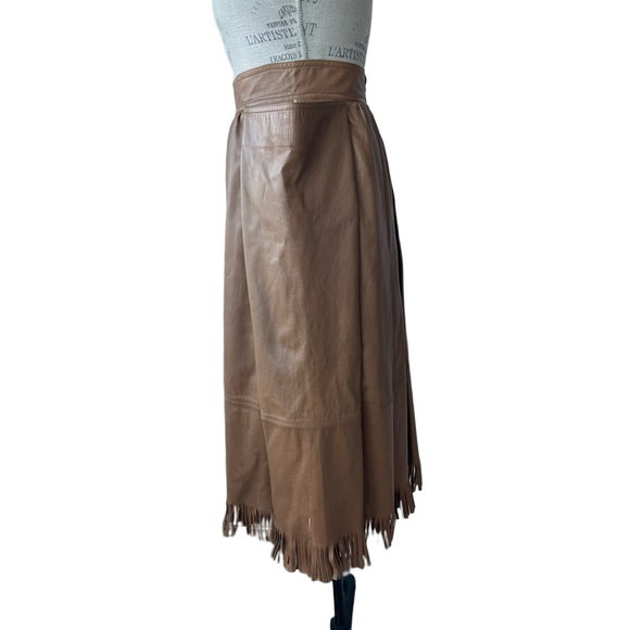 Vintage Gucci 100% leather fringe skirt - Picture 2 of 14